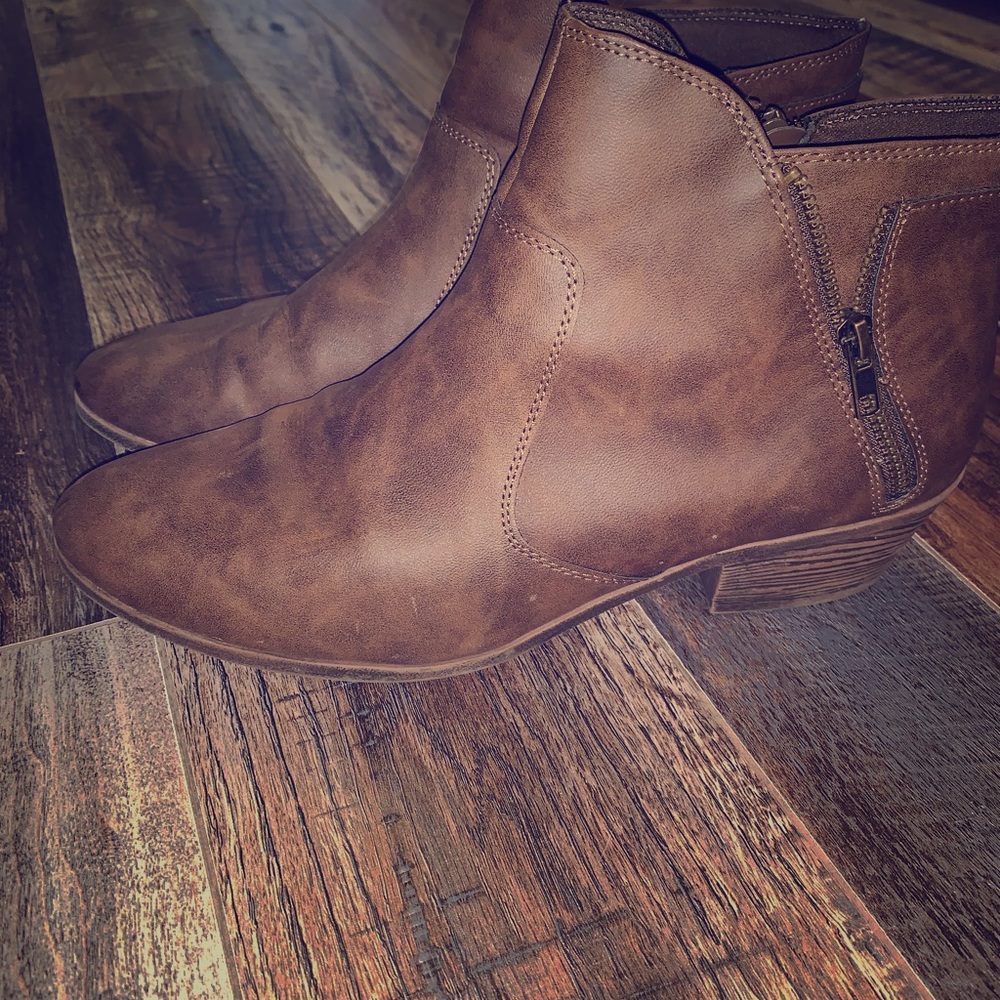 Size 11 Women’s shoes